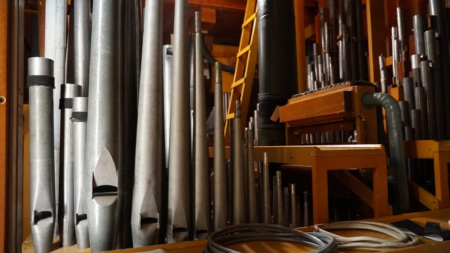 Lower choir chest with 8’ foundations.  In the foreground, 8’ Spitzflute (ex. Gemshorn, 1924).  In t